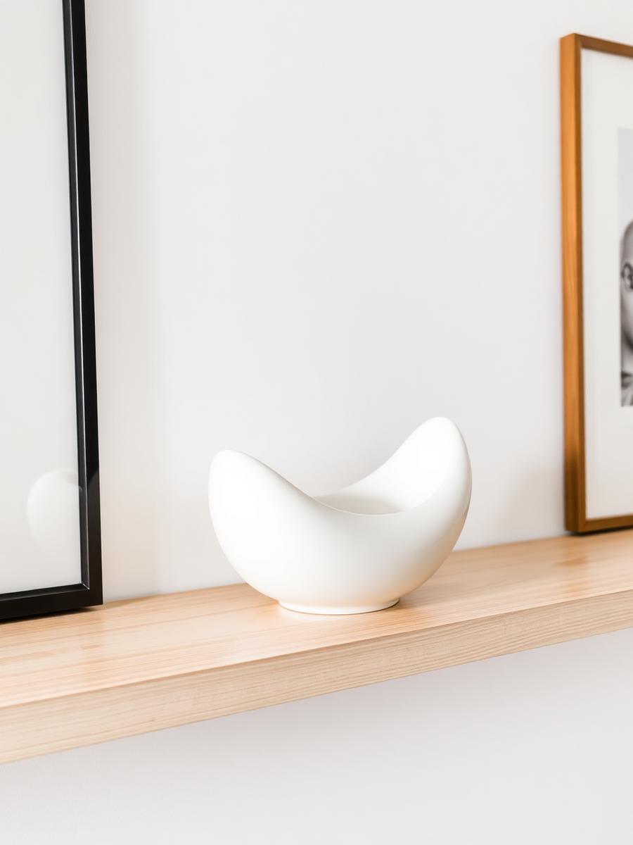 The quiet difficulty of unglazed porcelain.